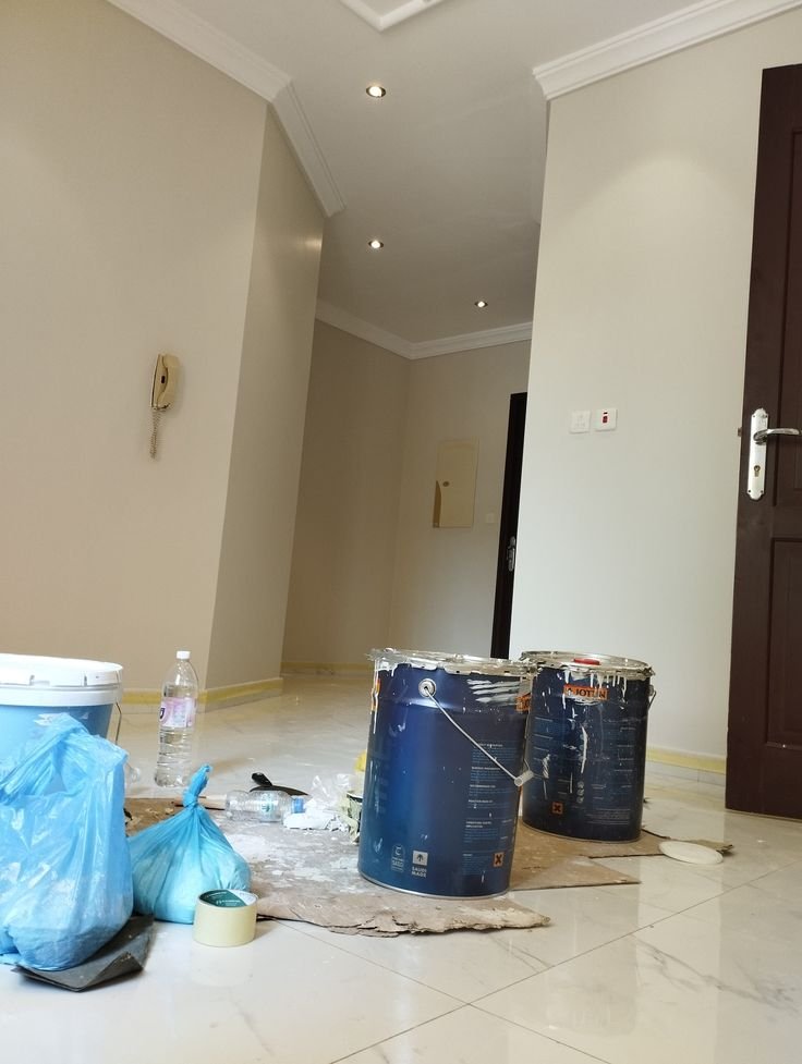 أعمال تجهيز ودهان ممر داخلي