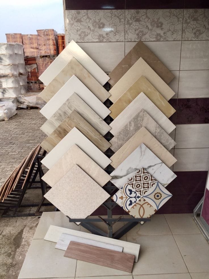 عينات بلاط بمقاسات ونقوش متعددة